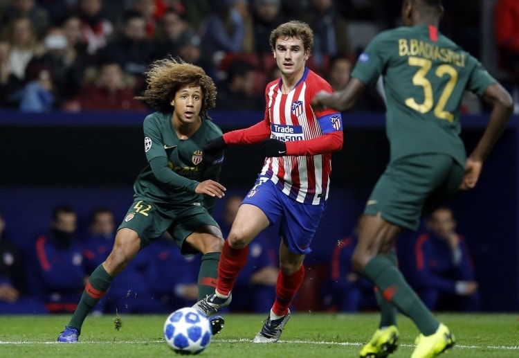 Antoine Griezmann mencetak gol ke gawang AS Monaco.