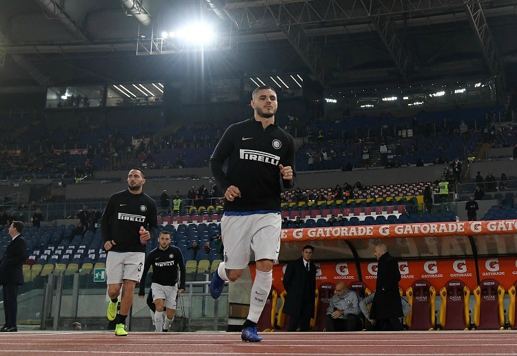 Mauro Icardi scores Inter Milan's second goal during their Serie A clash against rivals AS Roma