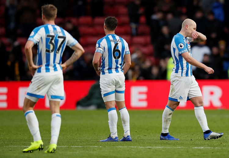 Primary KeywordPremier League Secondary Keyworddự đoán sbobet  nhận định West Ham vs Huddersfield  cập nhật Premier League 2019 Article Title VNPremier League West Ham vs Huddersfield: Khó khăn cho Huddersfield! Article Title EnglishPremier League West Ham vs Huddersfield: A challenging match for Huddersfield! Premier League West Ham vs Huddersfield: Khó khăn cho Huddersfield! West Ham vs Huddersfield Cùng dự đoán Sbobet đánh giá trận West Ham vs Huddersfield, 23:00 ngày 16/03 (GMT+8) và cập nhật Premier League 2019! West Ham cần thêm 1 điểm nữa để chính thức trụ hạng thành công, trong khi cơ hội đó đối với Huddersfield gần như không còn. Do vậy, trận đấu tới có lẽ sẽ chỉ có một đội chơi hết mình. Những điểm đáng chú ý West Ham đang có thành tích ghi bàn không đế nỗi tồi. Sau 30 vòng đấu, họ cũng có được 37 bàn thắng. Song, cũng có đến 43 lần đội bóng này để thủng lưới. Trong quá khứ, có 3 lần đội bóng này đối đầu với đối thủ Huddersfield. Trong cả 3 trận đấu đó, họ đều có được bàn thắng. Thậm chí, 2/3 trận này họ ghi được từ 2 bàn thắng trở lên. Trong 10 trận đấu gần đây nhất của mình, có 6 trận West Ham ghi được bàn thắng. Trong đó, có 3 trận họ ghi được từ 2 bàn trở lên. Song, cũng có đến 8/10 trận này họ để thủng lưới. Trên sân nhà, đến 8/10 trận họ có bàn với 6 trong số đó là từ 2 bàn thắng trở lên. Song, cũng có 7/10 trận này họ thủng lưới. 1 Theo các nhận định West Ham vs Huddersfield, trong khi đó, Huddersfield Town đang là đội bóng gây thất vọng nhất giải đấu, đặc biệt là ở hàng công. Sau 30 vòng đấu, chỉ vỏn vẹn 15 lần họ có được bàn thắng. Thế nhưng, lại có đến 53 lần họ để thủng lưới. Trong 3 lần đối đầu với đối thủ thành London này, có 2 trận họ có bàn nhưng cả 2 trận họ chỉ đều ghi được 1 bàn. Trong 10 trận đấu gần đây nhất của mình, chỉ vỏn vẹn 2 trận Huddersfield có được bàn thắng, 1 thành tích hết sức tồi tệ. Trong khi đó, có đến 8/10 trận này họ thủng lưới với 5 trong số đó là từ 2 bàn thua trở lên. Trên sân khách, cũng chỉ 3/10 trận gần nhất họ có bàn. Song, cũng có 8/10 trận này họ thủng lưới với 4 trong số đó là từ 2 bàn thua trở lên. West Ham đang đứng thứ 9 trên bảng xếp hạng với 39 điểm sau 30 vòng đấu của Ngoại hạng Anh. Ở 3 lần đối đầu trước đây với đội khách, cả 3 lần họ đều bất bại với 2 trong số đó là những chiến thắng. Cả 2 chiến thắng này, đội chủ sân London đều thắng với cách biệt 2 bàn trở lên. Điều này cho thấy cả năng thắng đậm của họ trong trận này là khá cao. Trong 10 trận đấu gần đây nhất của mình, có 3 trận West Ham giành được chiến thắng. Đáng chú ý khi 2/3 chiến thắng này, họ đều thắng cách biệt 2 bàn trở lên. Ngoài ra, 2/3 trận đó họ cũng giữ sạch lưới. Trên sân nhà, đến 6/10 trận gần nhất West Ham giành chiến thắng. Đến 4 trong số đó họ thắng cách biệt 2 bàn trở lên.  2 Theo các nhận định West Ham vs Huddersfield, trong khi đó, Huddersfield Town đang là đội bóng đội sổ cả giải đấu và có nguy cơ cao nhất phải xuống hạng ở mùa giải sau. Sau 30 vòng đấu, đội bóng này chỉ có được vỏn vẹn 14 điểm. Họ còn cách nhóm an toàn đến 16 điểm, 1 con số quá lớn với thực lực của họ hiện tại khi chỉ còn 8 vòng đấu nữa mọi chuyện sẽ kết thúc. Trong 3 lần đối đầu với West Ham, thành tích tốt nhất của họ chỉ là 1 trận hòa hồi đầu mùa. Trong 10 trận đấu gần đây nhất của mình, đến 8 trận Huddersfield để thua. Đáng chú ý khi đến 4 trong số đó họ thua cách biệt 2 bàn. Ngoài ra, 7/8 trận thua này họ đều không có bàn. Trên sân khách, đến 8/9 trận gần nhất họ thua trận. 3 trong số đó Huddersfield thua với cách biệt 2 bàn trở lên.  Đội hình dự kiến giữa 2 đội West Ham vs Huddersfield Town West Ham: Fabianski, Cresswell, Ogbonna, Diop, Fredericks, Rice, Felipe Anderson, Lanzini, Noble, Snodgrass, Chicharito. Huddersfield Town: Lossl, Durm, Schindler, Zanka, Bacuna, Billing, Gorenc-Stankovic, Mooy, Pritchard, Mounie, Kachunga. Lịch sử thi đấu 3 trận gần nhất 2 đội gặp nhau: West Ham thắng 2, hòa 1 West Ham mới để thủng lưới 4 lần trong 6 trận đấu gần nhất chơi trên sân nhà Huddersfield mới giành được 1 chiến thắng trên sân khách kể từ đầu giải Tip cược LỰA CHỌN TỐI ƯU: Chọn Xỉu (Under) kèo 2.5@0.87 *** (23h00 16/03 GMT+8) Theo các nhận định West Ham vs Huddersfield, Huddersfield Town có thành tích đối đầu tích cực trước West Ham, nhưng thực tế West Ham United đã thành công hơn nhiều trong lịch sử đối đầu gần đây nhất khi thắng 2 và hòa 1 trong 3 lần đối đầu với Terrier. Và việc phải hành quân đến sân nhà của West Ham ngày hôm nay được xem là một khó khăn với Huddersfield Town. Meta Description	Cùng dự đoán Sbobet đánh giá trận West Ham vs Huddersfield, 23:00 ngày 16/03 (GMT+8) và cập nhật Premier League 2019! 1st Image Request (English)	A picture of West Ham Image Title in Vietnamese	Premier League: West Ham mới để thủng lưới 4 lần trong 6 trận đấu gần nhất chơi trên sân nhà Image Caption in Vietnamese	West Ham United đã thành công hơn nhiều trong lịch sử đối đầu gần đây nhất Image Alt Text in Vietnamese	Premier League: West Ham đang đứng thứ 9 trên bảng xếp hạng với 39 điểm 2nd Image Request (English)	A picture of Huddersfield Image Title in Vietnamese	Premier League: Huddersfield Town có thành tích đối đầu tích cực trước West Ham Image Caption in Vietnamese	Huddersfield Town đang là đội bóng gây thất vọng nhất giải đấu Image Alt Text in Vietnamese	Premier League: Huddersfield mới giành được 1 chiến thắng trên sân khách kể từ đầu giải Outbound Link 1 URL	https://www.bbc.com/sport/football/teams/west-ham-united Outbount Link 1 Anchor Text	West Ham đang có thành tích ghi bàn không đế nỗi tồi Outbound Link 2 URL	https://www.bbc.com/sport/football/teams/huddersfield-town Outbount Link 2 Anchor Text	Huddersfield Town đang là đội bóng đội sổ cả giải Internal Link 1 URL	https://wordpress.kebunbola.com/premier-league/ Iternal Link 1 Anchor Text	Premier League 2019 Internal Link 2 URL	https://wordpress.kebunbola.com/vi/tag/huddersfield-town-vi/ Iternal Link 2 Anchor Text	các nhận định West Ham vs Huddersfield Tags /3	West Ham, Huddersfield FB Caption in Vietnamese	⚽ West Ham vs Huddersfield: Hành quân đến sân nhà của West Ham được xem là một khó khăn với Huddersfield Town!