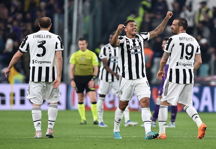 Coppa Italia: Sau tiếng còi khai cuộc, Juventus nhanh chóng đẩy cao đội hình tấn công.