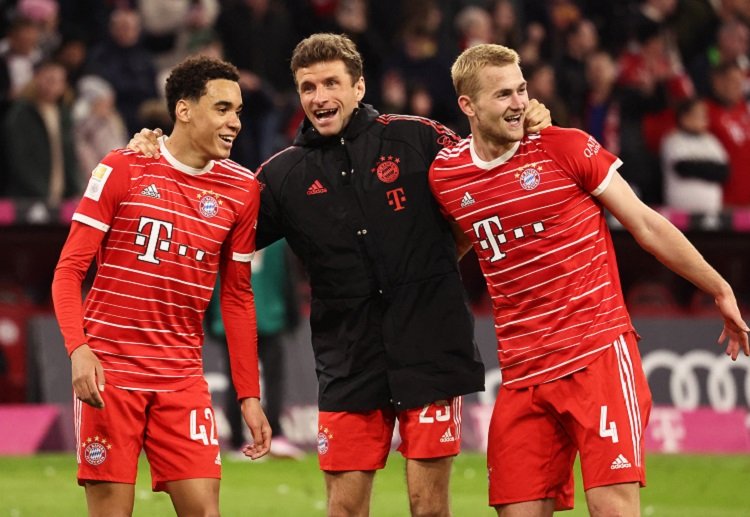 Bayern Munich beat Borussia Dortmund 4-2 to reclaim top spot of the Bundesliga standings