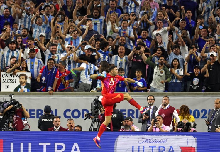 Argentina's Emiliano Martínez saved two penalty kicks against Ecuador in the Copa America quarterfinals