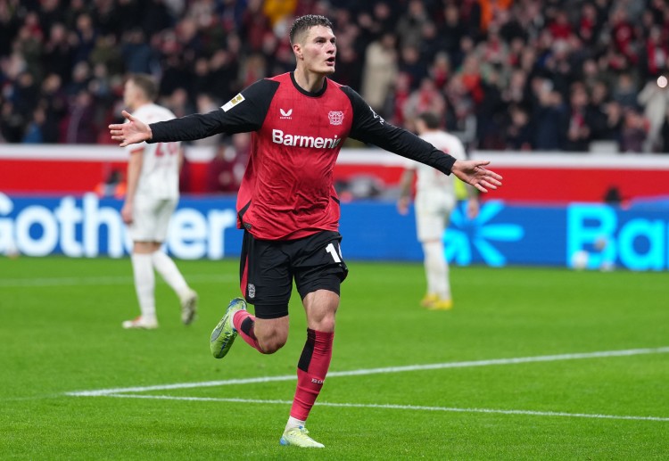 Leverkusen thi đấu vòng 16 Bundesliga làm khách trên sân của Dortmund