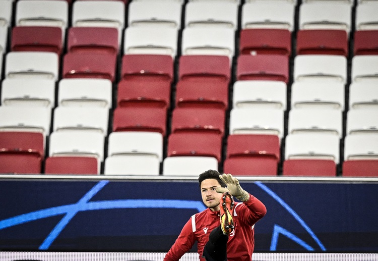 Senne Lammens joins Manchester United to bolster their goalkeeping options