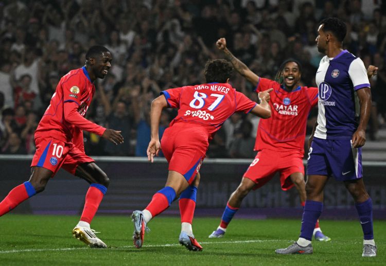 法甲联赛 在客场6比3大胜图卢兹的比赛中，巴黎圣日尔曼中场内维斯上演生涯首个帽子戏法。