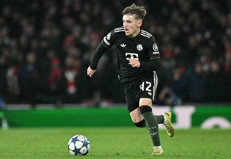 欧冠联赛 17岁的卡尔跟进破门,为拜仁扳平比分,同时再创欧冠最年轻进球记录