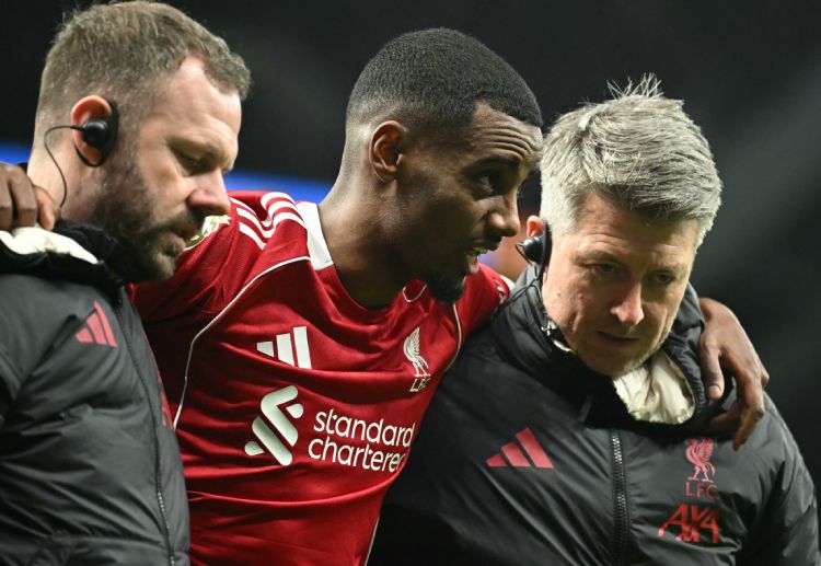 အိဆက်ခ်ဟာ ပရီးမီးယားလိဂ် ချန်ပီယံ လစ်ဗာပူးလ် အသင်းထံ မြင့်မားတဲ့ ပြောင်းရွှေ့ကြေးနဲ့ ဖြစ်တဲ့ ပေါင်သန်း ၁၃၀ ရောက်ရှိလာခဲ့ပေမယ့် လက်ရှိ အချိန်ထိတော့ တန်ကြေးနဲ့ ကိုက်ညီနဲ့ ခြေစွမ်းမျိုးတော့ ပြသနိုင်ခြင်း မရှိသေးပါဘူး။