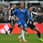 英超联赛 切尔西客场2比2逼平纽卡斯尔联，若昂·佩德罗和里斯·詹姆斯分别建功。