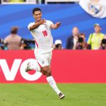 世界杯 三狮军团以6比4力克法国夺得季军，两队合演10球大战，被公认为本届世界杯最具观赏性的比赛。